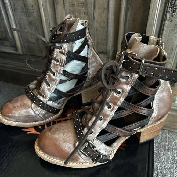 New Freebird Cheyenne Taupe Bootie Size 9 Stylish Women's Leather Boots - Picture 3 of 7